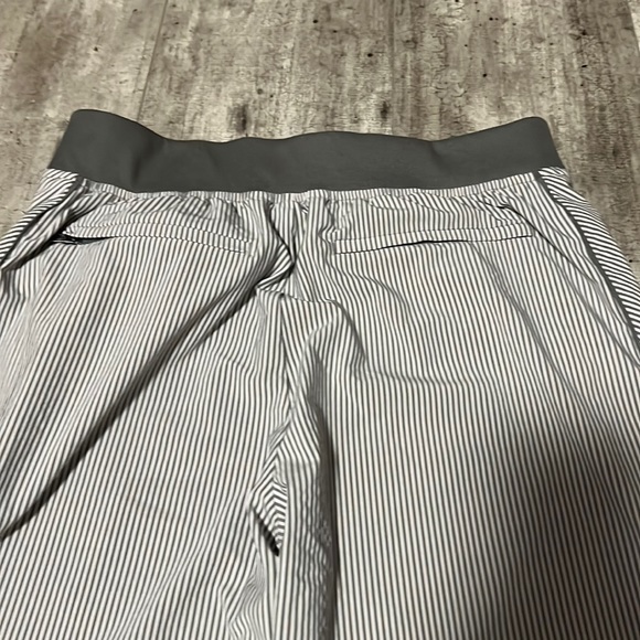 2 pairs of Athleta pants - sized 6 - very comfortable - Picture 3 of 10